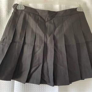 SHEKOU - BLACK PLEATED SKIRT - SIZE L